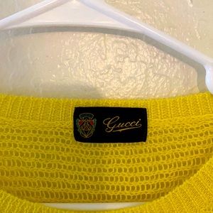 Cute Gucci crop sweater! Thin sweater.